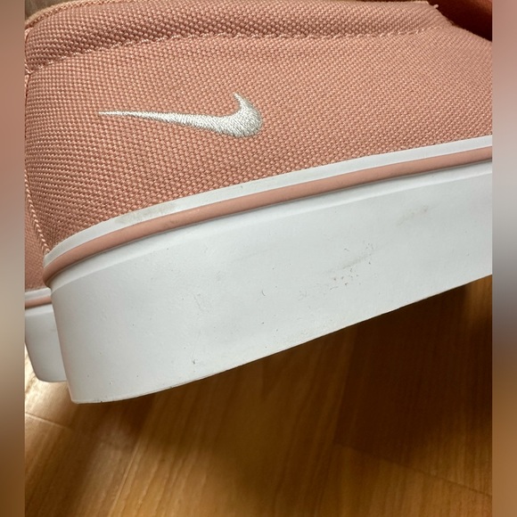 Nike size 6 pink slip on - Picture 2 of 6